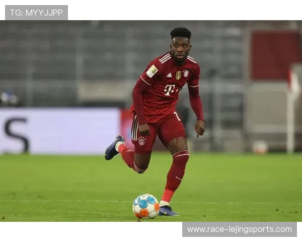 球星头套足球挑战赛掀起热潮运动员技术与创意的完美融合