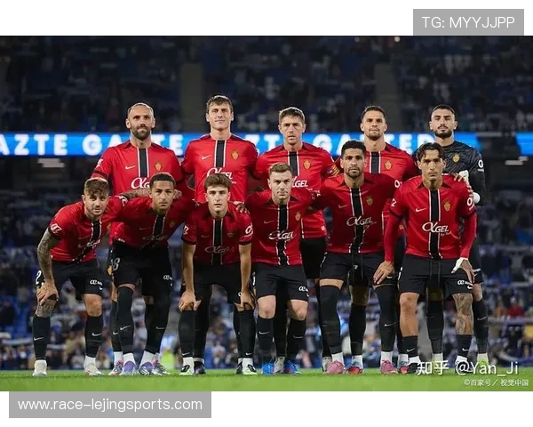 红色足球崛起之路：球星背后的激情与荣耀